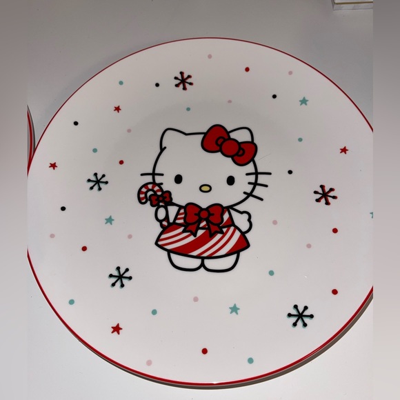 Hello Kitty Christmas Plates (Set of 2) - Picture 2 of 3